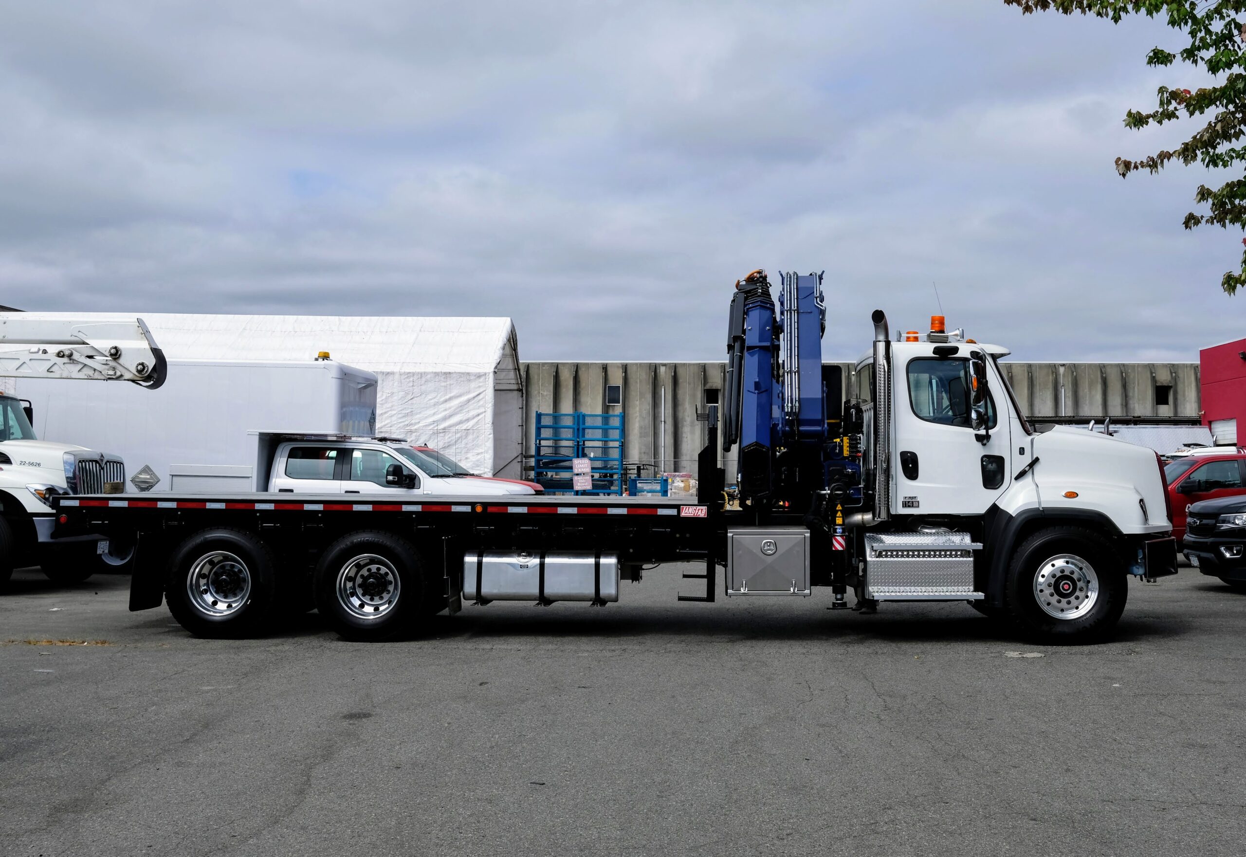 Amco Veba 936 Articulating Crane on Freightliner SD114 Commercial